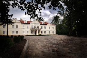 luksusowy hotel Warszawa pałac pole golfowe SPA wypoczynek w Polsce Sobienie Królewskie