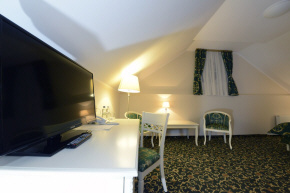luksusowy hotel Warszawa pałac pole golfowe SPA wypoczynek w Polsce Sobienie Królewskie